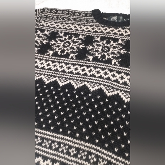 Vintage ROOTS Canada 100% Wool Snowflake Winter Christmas Knit Sweater -Mens XL - Picture 4 of 12